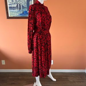 VINTAGE DIVIDENDS black and read floral skirt set